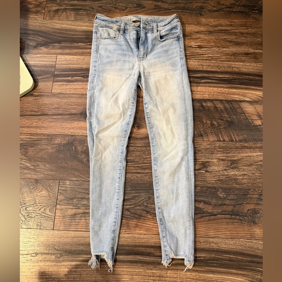 Light wash American Eagle Jeans - Picture 8 of 9